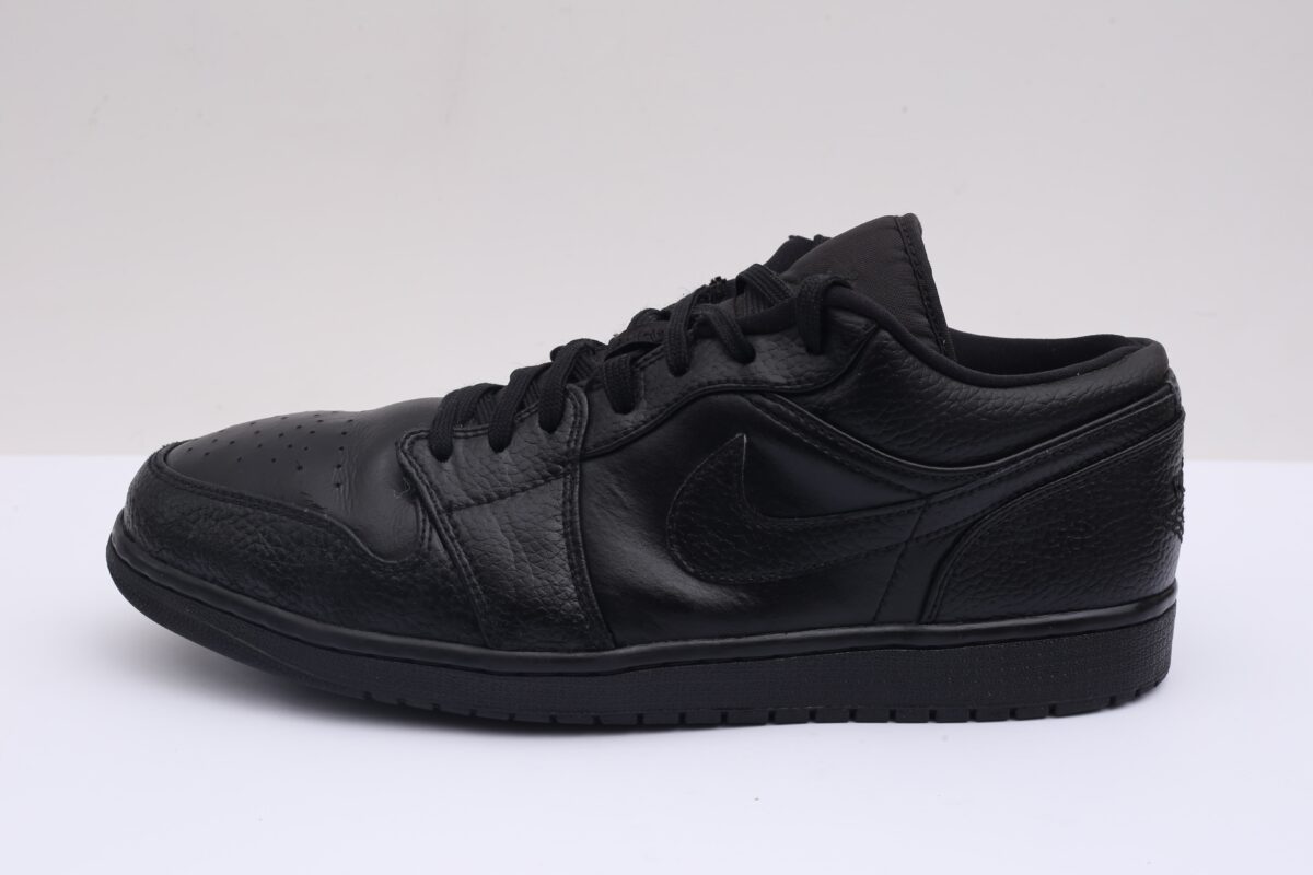 Jordan 1 Low Triple Black