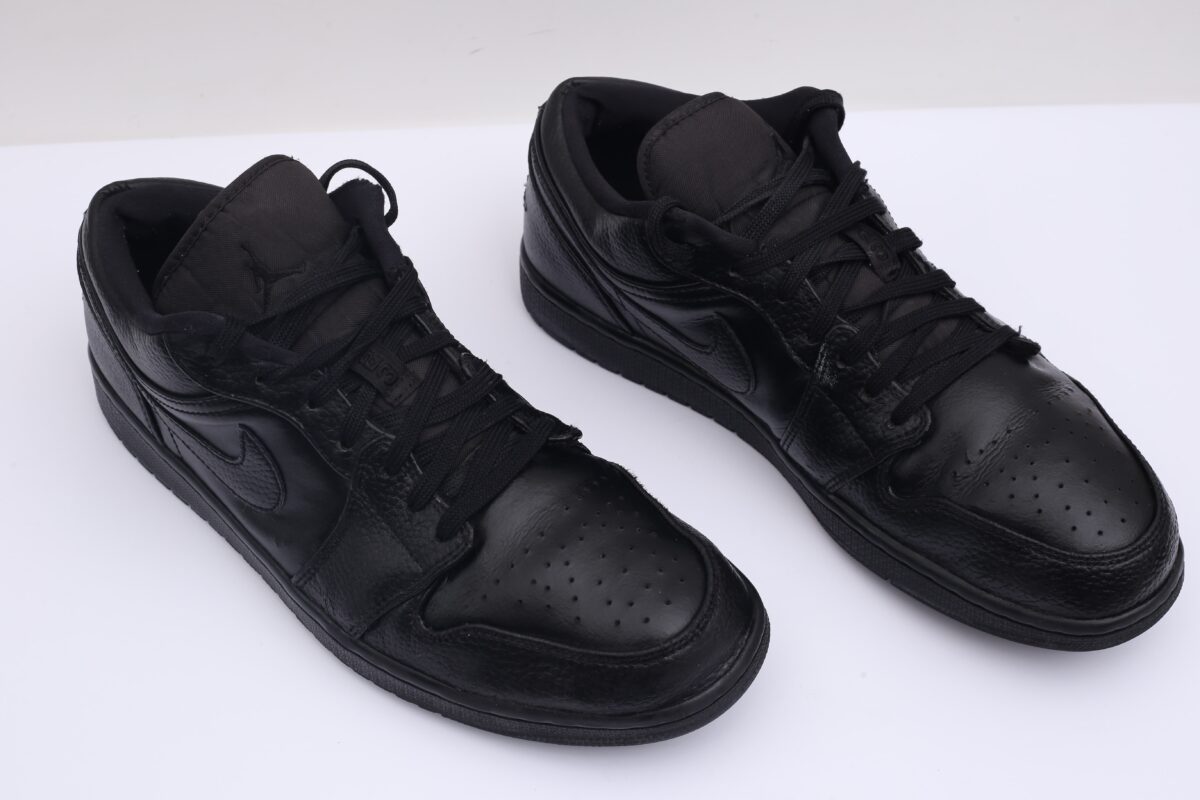 Jordan 1 Low Triple Black - Image 4